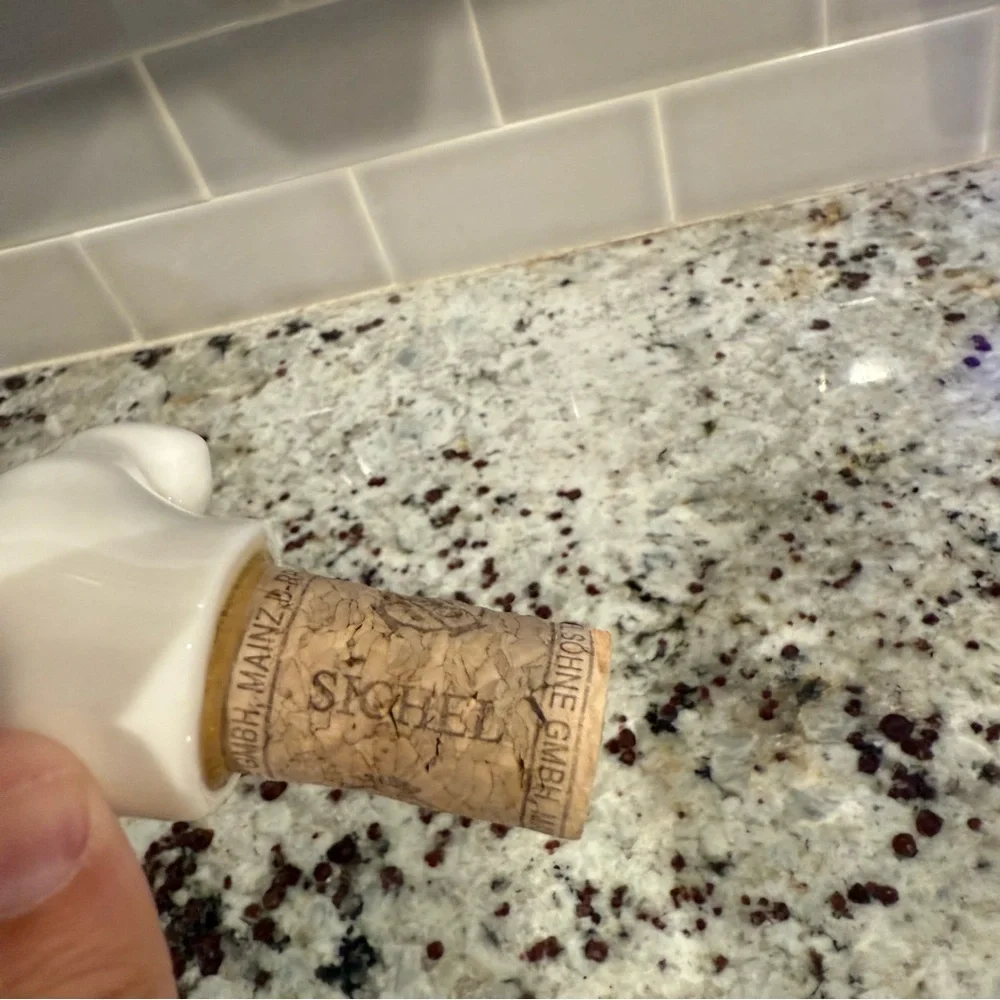 Ceramic Dachshund Dog Wine Bottle Stopper White‎ Porcelain Glossy Barware Cork